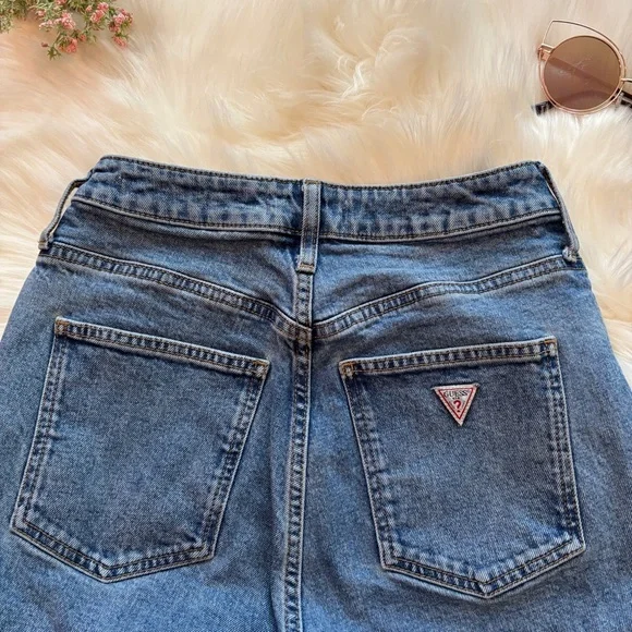 Guess Vintage High Rise Mom Jeans - Picture 4 of 4